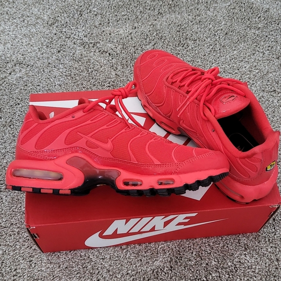 WM Nike Air Max Plus - Picture 2 of 9